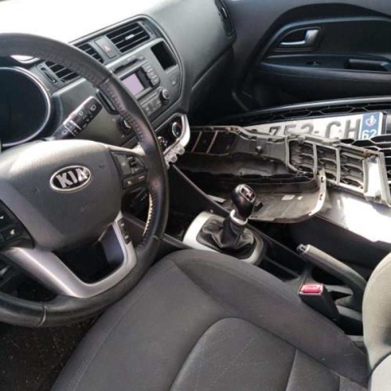 Attache ceinture arriere gauche KIA RIO 3 Photo n°8