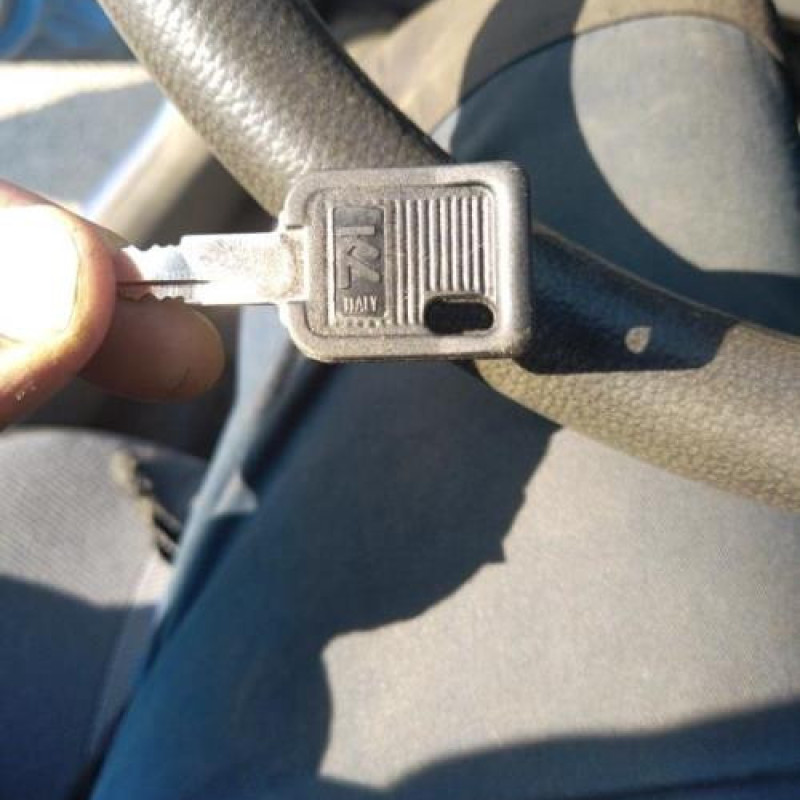 Attache ceinture arriere droit RENAULT CLIO 1 Photo n°14