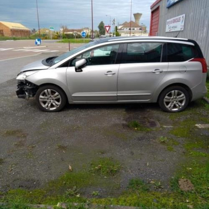 Sigle de calandre PEUGEOT 5008 1 Photo n°8