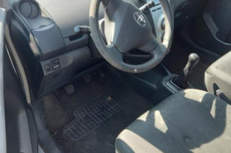 Poignee porte avant gauche TOYOTA YARIS 2