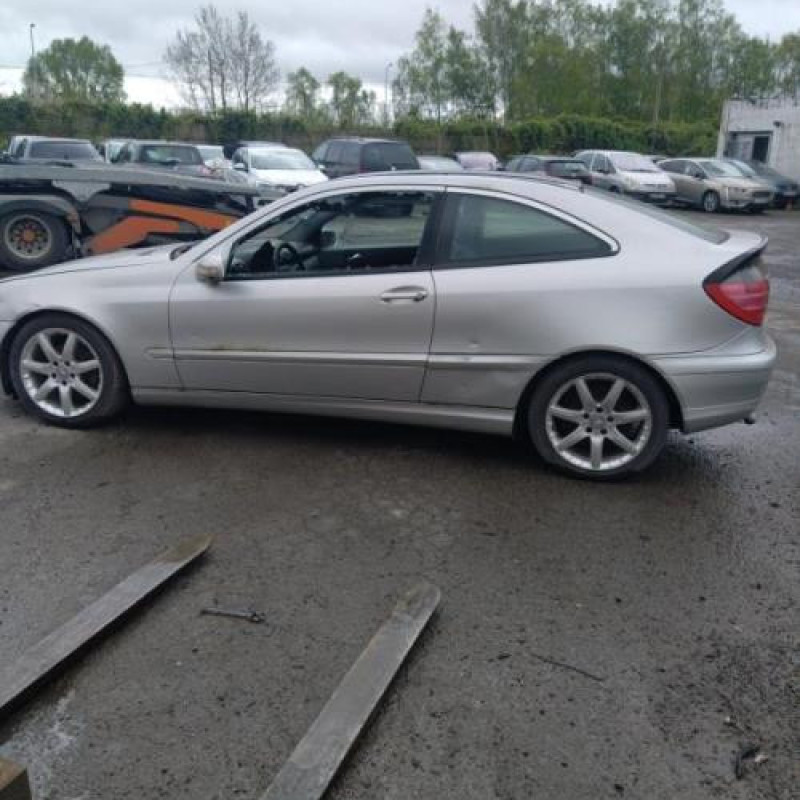 Feu arriere stop central MERCEDES CLASSE C 203 COUPE SPORT Photo n°8