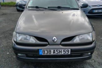 Bouton de warning RENAULT MEGANE 1