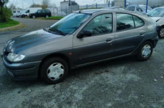 Bouton de warning RENAULT MEGANE 1