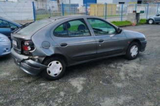 Bouton de warning RENAULT MEGANE 1