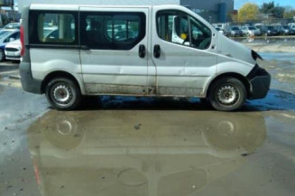 Poignee porte laterale gauche RENAULT TRAFIC 2