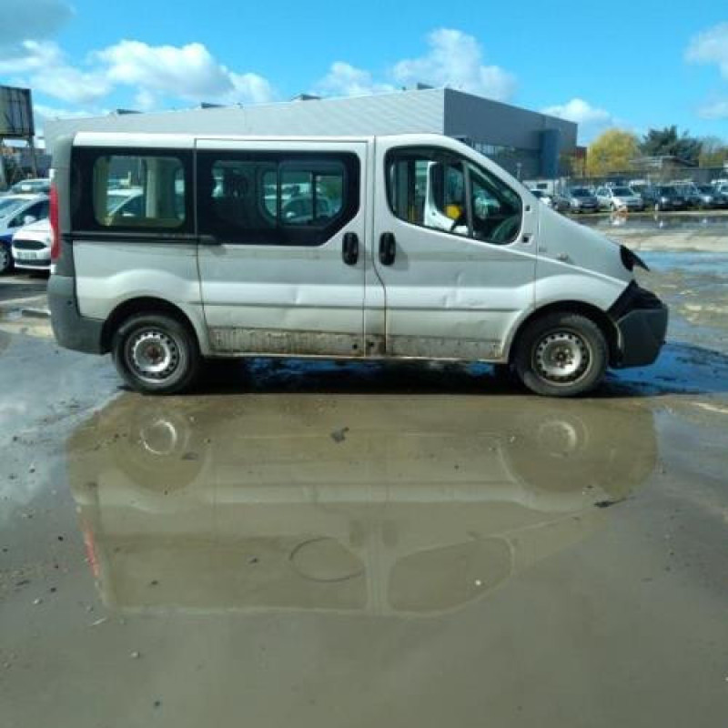 Poignee interieur porte laterale gauche RENAULT TRAFIC 2 Photo n°5