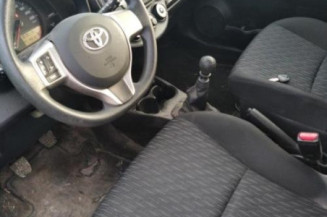 Poignee porte arriere gauche TOYOTA YARIS 3