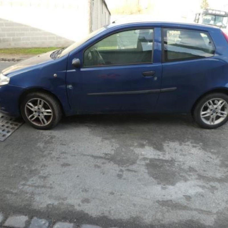 Malle/Hayon arriere FIAT PUNTO 2 Photo n°9