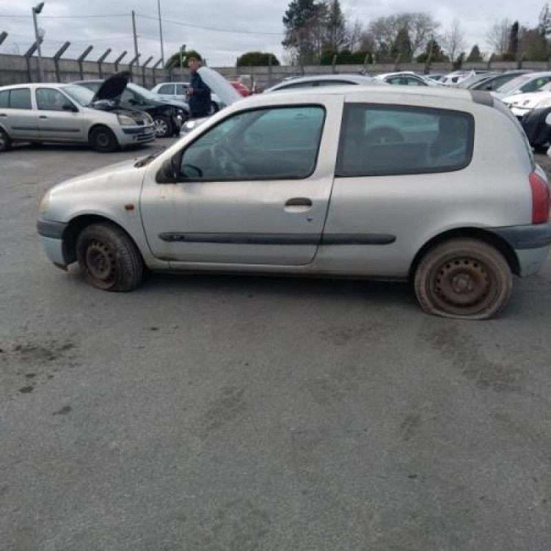 Pompe à carburant RENAULT CLIO 2 Photo n°7