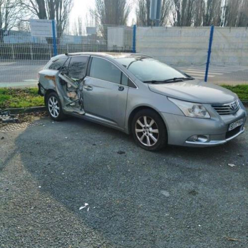 Feu arriere secondaire droit (feux) TOYOTA AVENSIS 3 Photo n°5