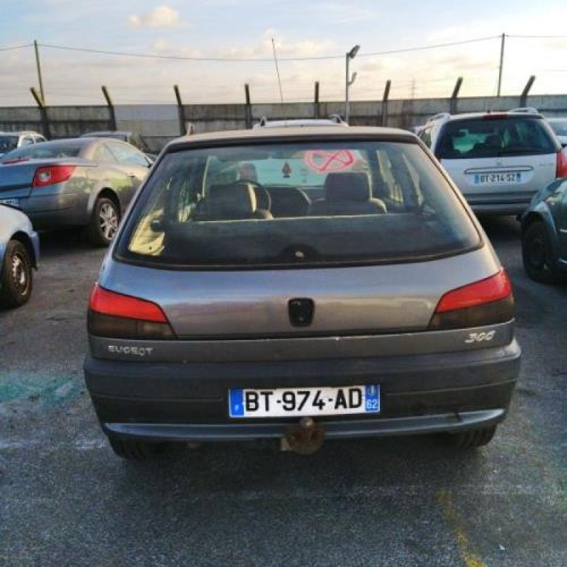 Leve vitre electrique avant gauche PEUGEOT 306 Photo n°4