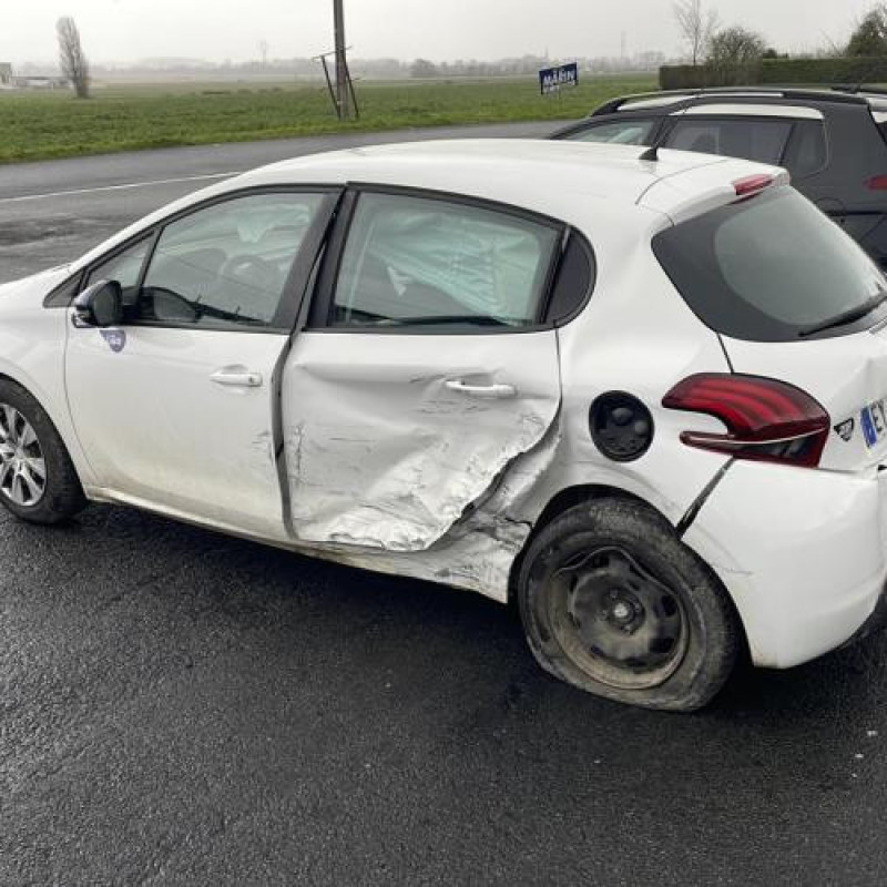 Bouton de warning PEUGEOT 208 1 Photo n°7