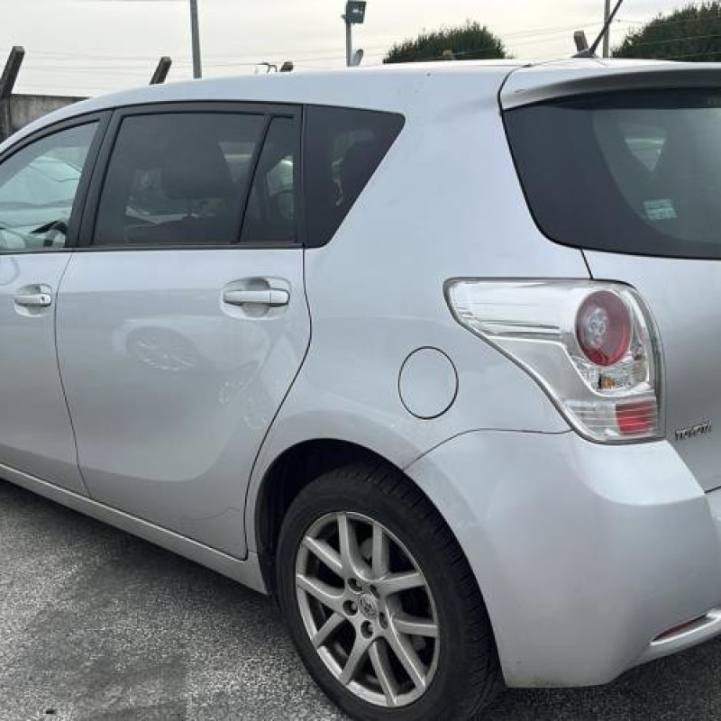 Leve vitre electrique arriere droit TOYOTA VERSO Photo n°8