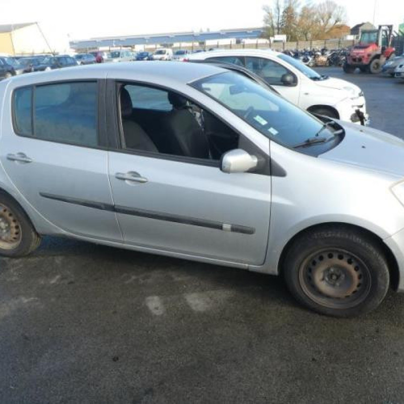 Renfort pare choc arriere (traverse) RENAULT CLIO 3 Photo n°5