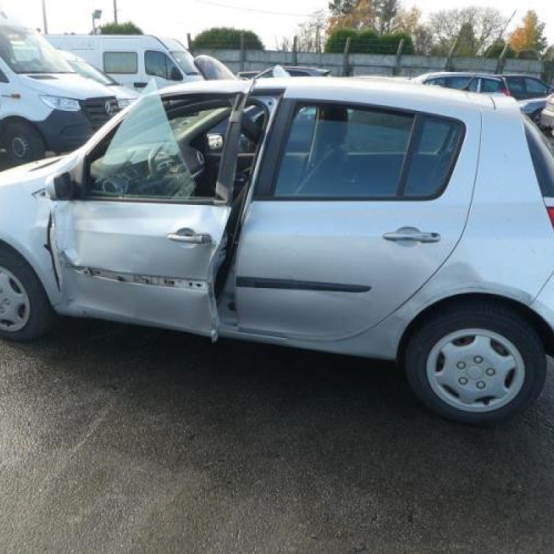 Renfort pare choc arriere (traverse) RENAULT CLIO 3 Photo n°7