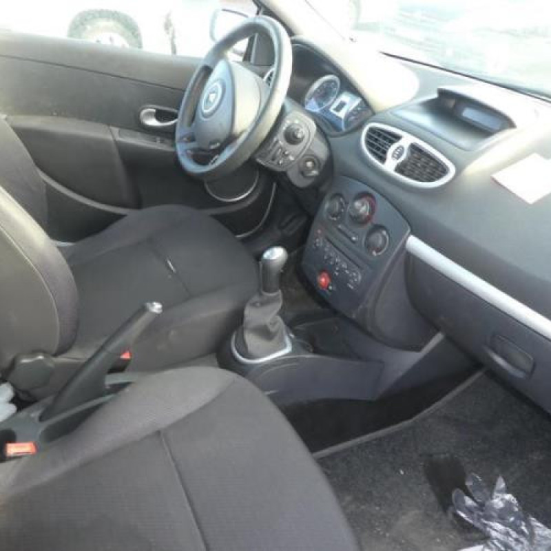 Renfort pare choc arriere (traverse) RENAULT CLIO 3 Photo n°8