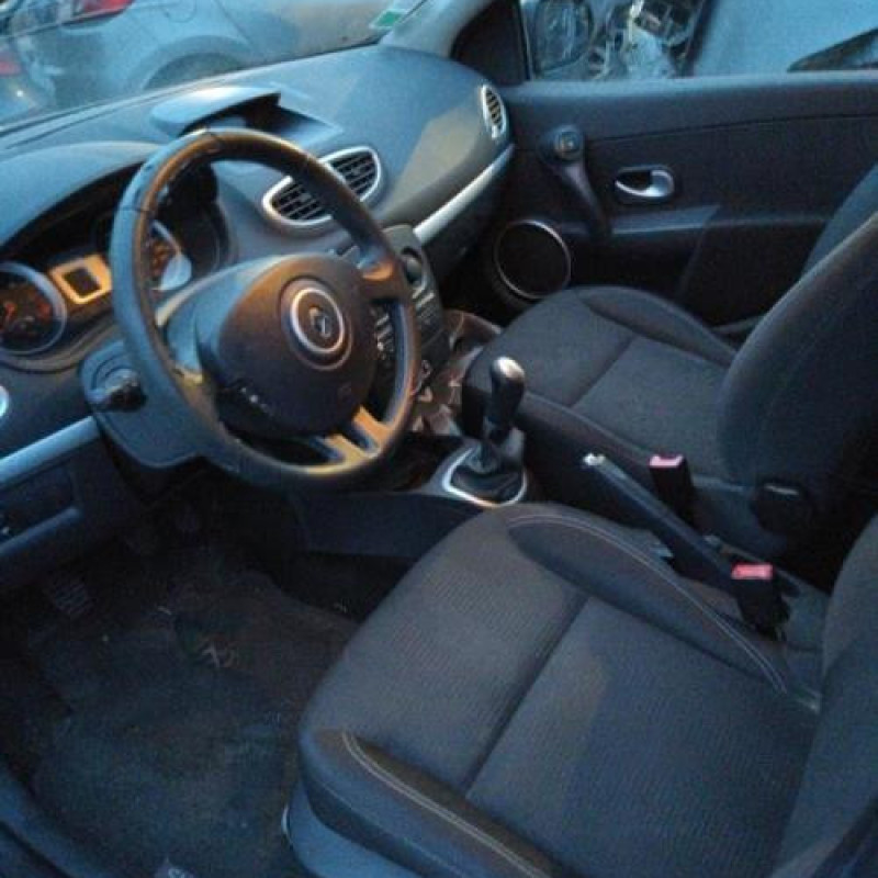 Boitier UCH RENAULT CLIO 3 Photo n°8