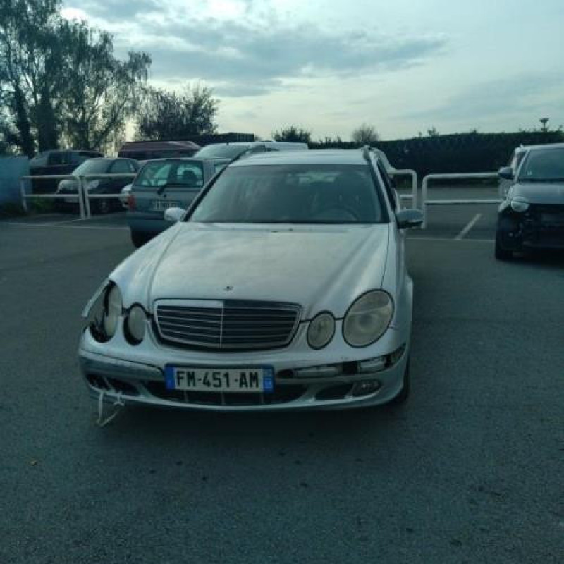 Feu arriere secondaire droit (feux) MERCEDES CLASSE E 211 Photo n°4