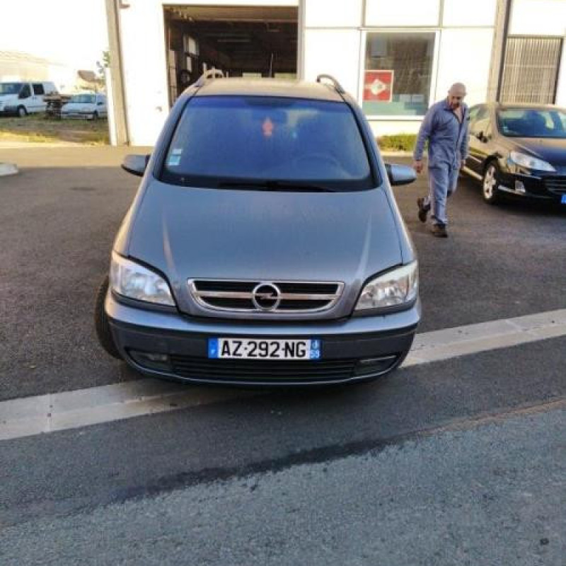 Pare choc arriere OPEL ZAFIRA A Photo n°8