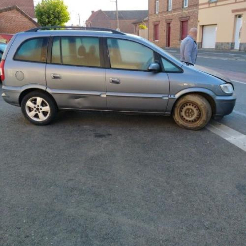 Pare choc arriere OPEL ZAFIRA A Photo n°9