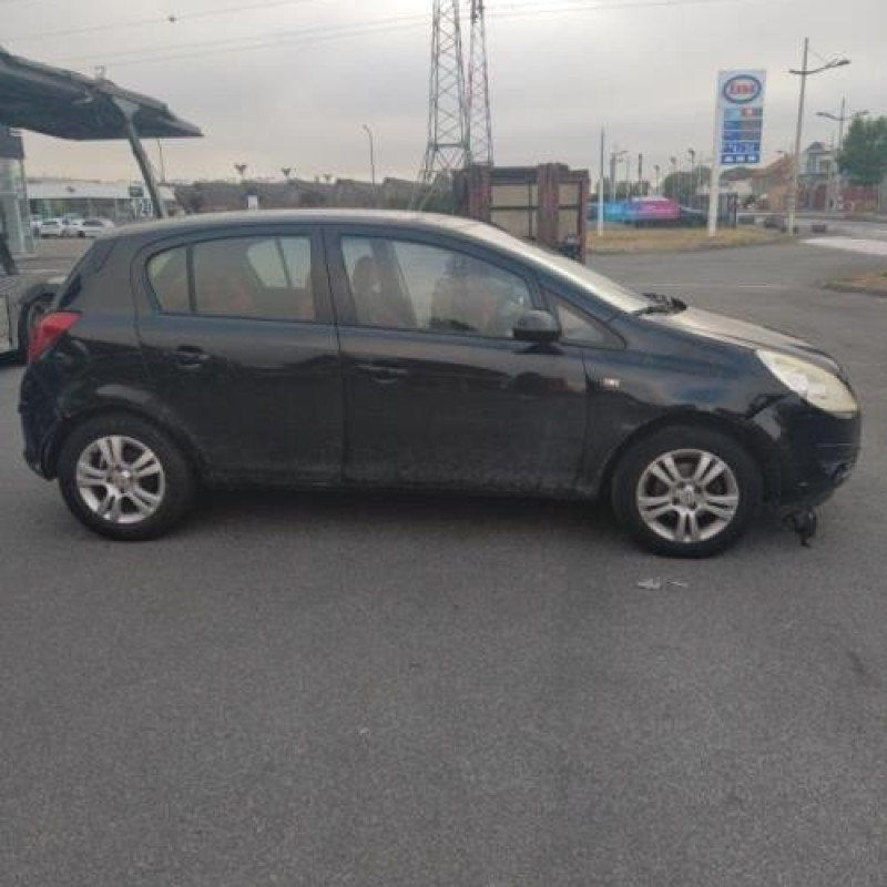 Feu arriere principal gauche (feux) OPEL CORSA D Photo n°5