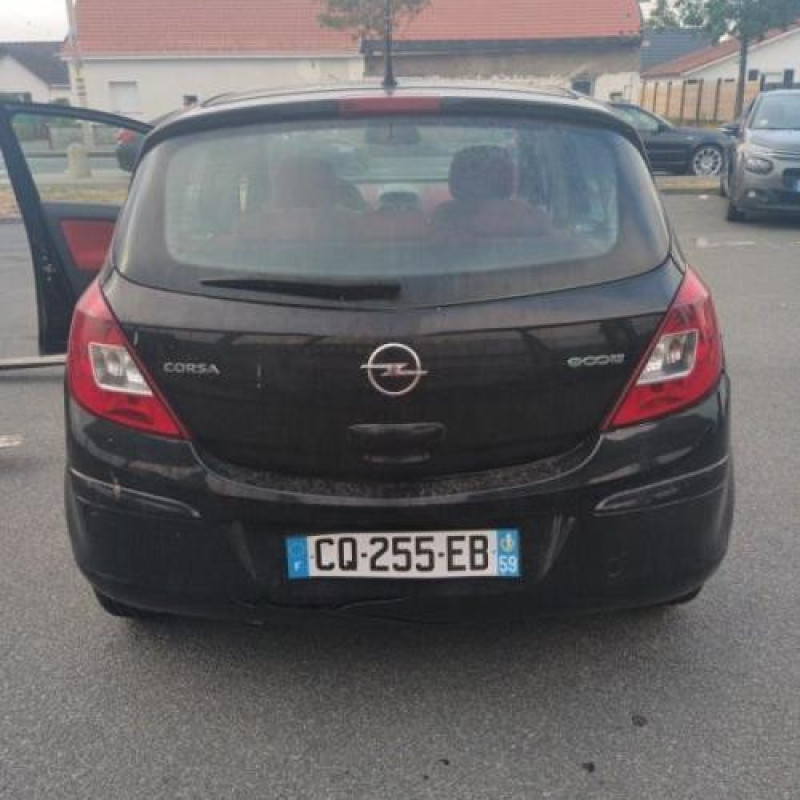 Feu arriere principal gauche (feux) OPEL CORSA D Photo n°6