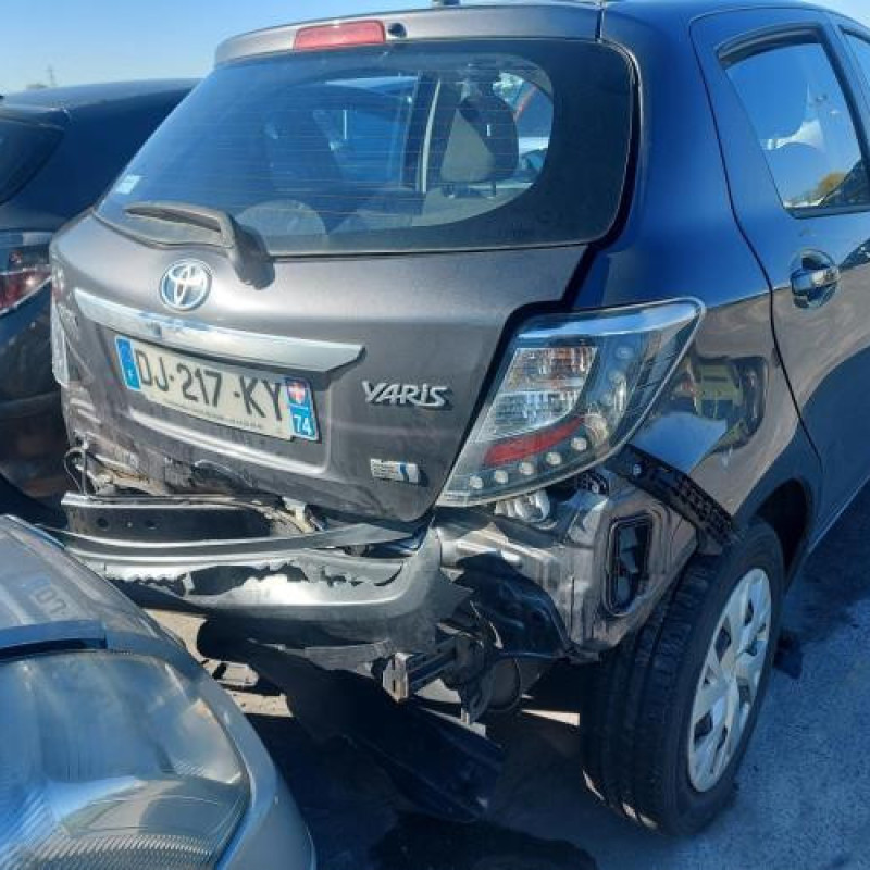 Attache ceinture avant gauche TOYOTA YARIS 3 Photo n°10