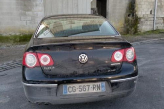 Pretensionneur de ceinture avant gauche VOLKSWAGEN PASSAT 5