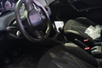 Poignee interieur arriere droit PEUGEOT 208 1