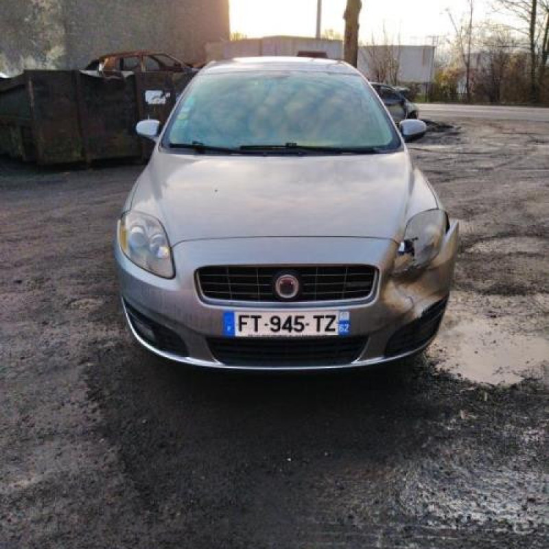 Malle/Hayon arriere FIAT CROMA 2 Photo n°6