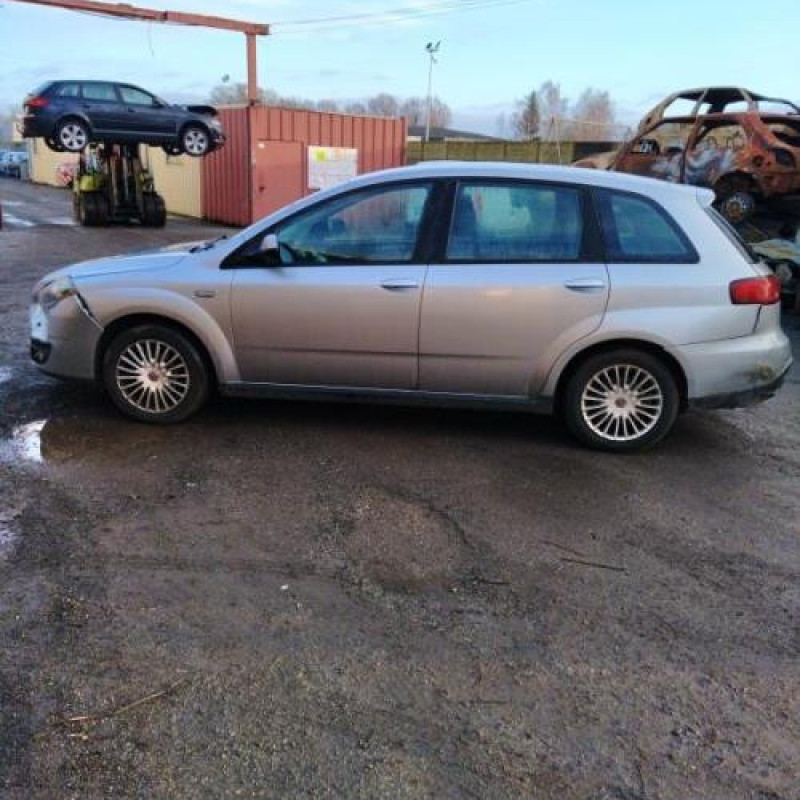 Malle/Hayon arriere FIAT CROMA 2 Photo n°9