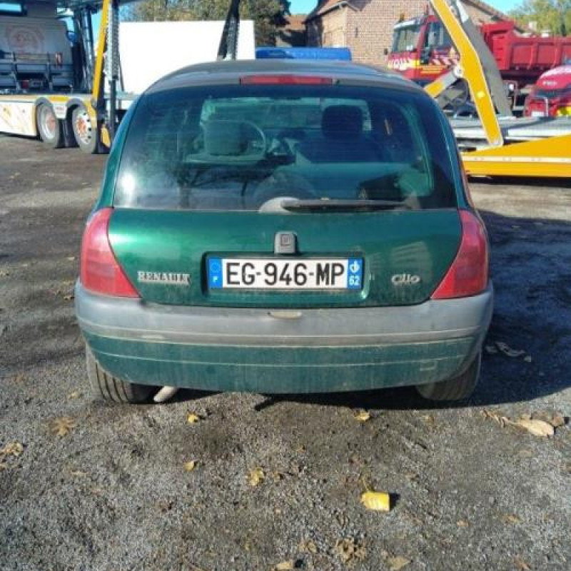 Pare choc arriere RENAULT CLIO 2 Photo n°9