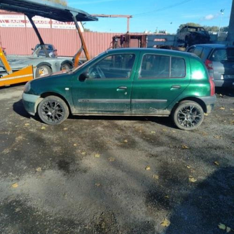 Pare choc arriere RENAULT CLIO 2 Photo n°10