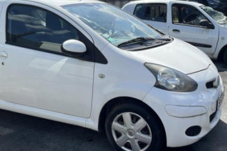 Pretensionneur de ceinture avant gauche TOYOTA AYGO 1