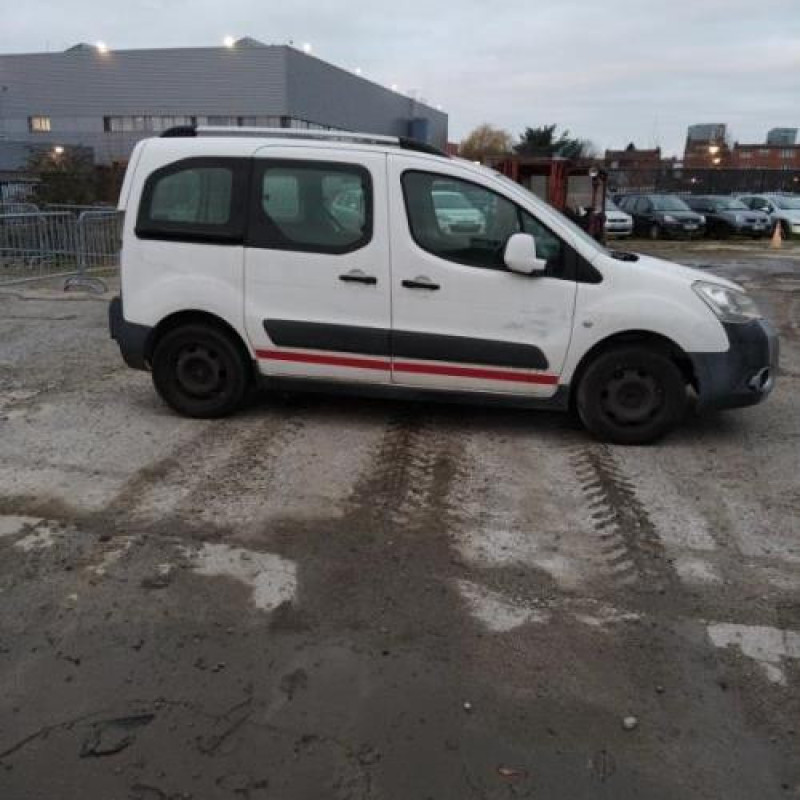 Attache ceinture arriere gauche CITROEN BERLINGO 2 Photo n°5