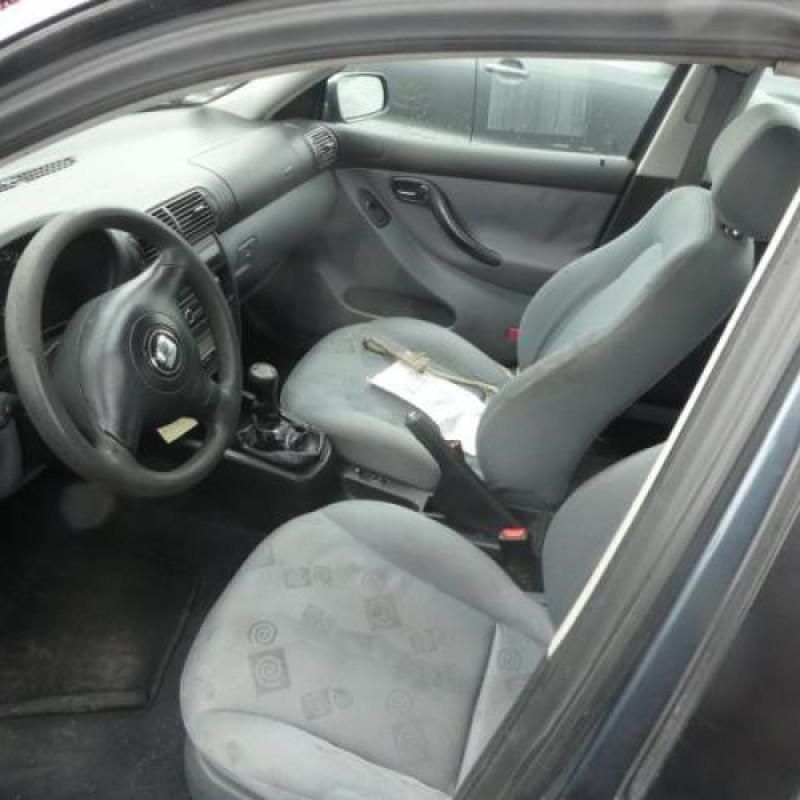 Feu arriere secondaire droit (feux) SEAT LEON 1 Photo n°8