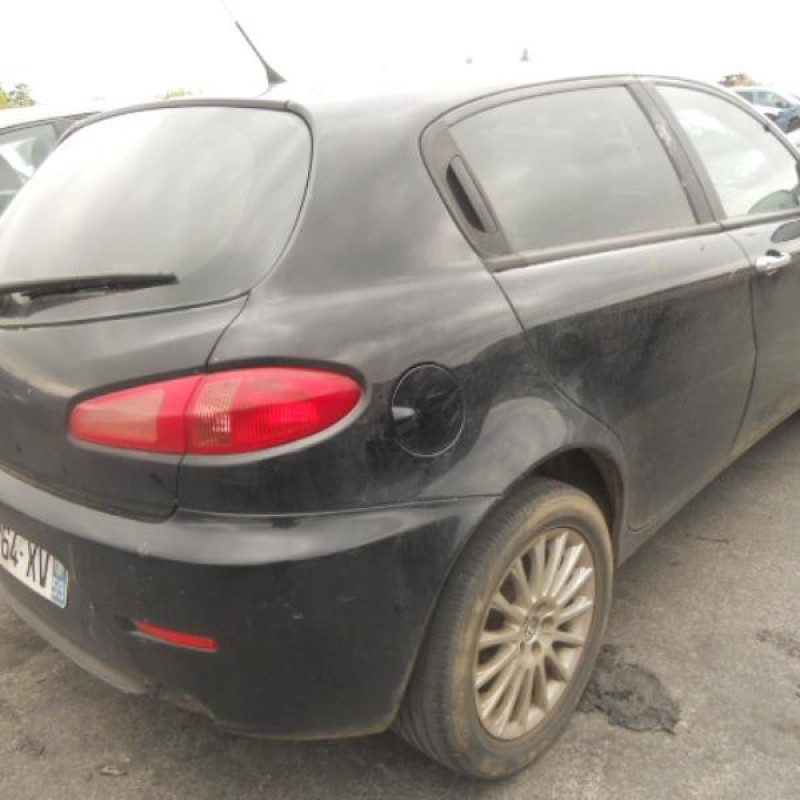 Feu arriere secondaire droit (feux) ALFA ROMEO 147 Photo n°7