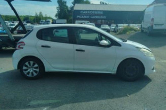 Cremaillere assistee PEUGEOT 208 1