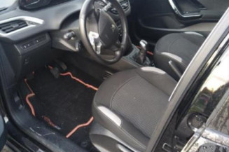 Poignee interieur avant droit PEUGEOT 208 1