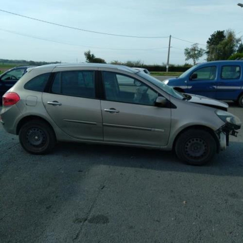 Pare boue arriere droit RENAULT CLIO 3 Photo n°5