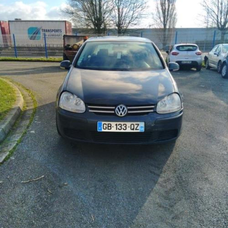 Feu arriere secondaire droit (feux) VOLKSWAGEN GOLF 5 Photo n°4