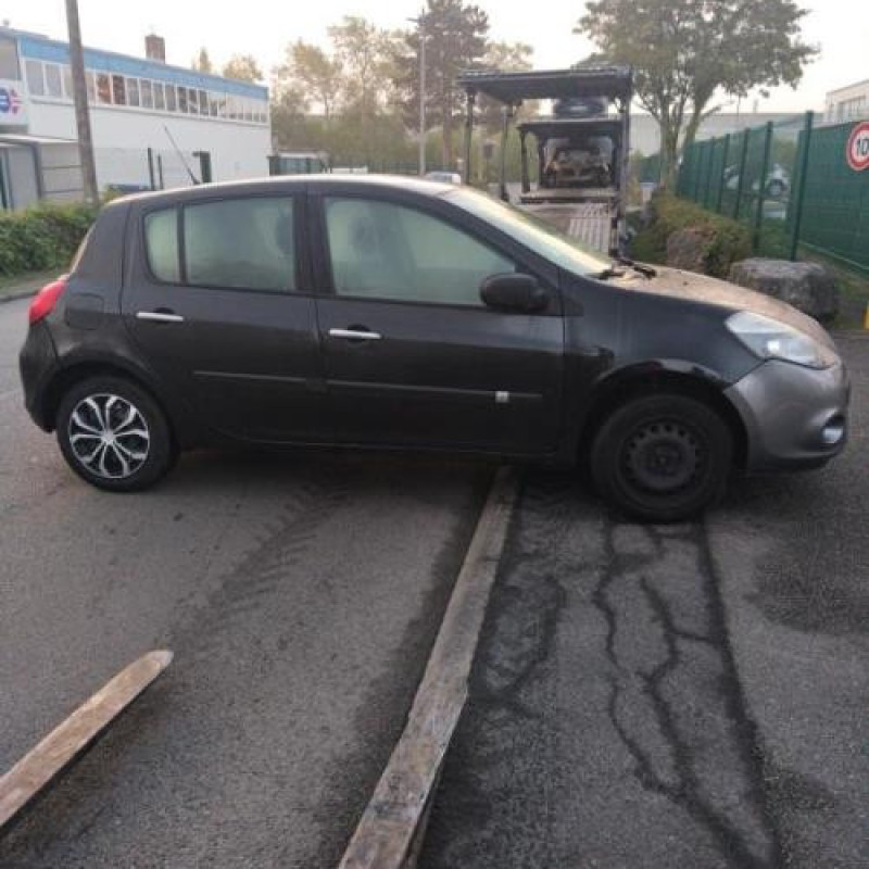 Boitier UCH RENAULT CLIO 3 Photo n°5