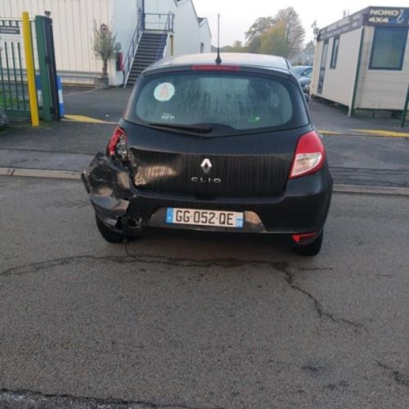 Boitier UCH RENAULT CLIO 3 Photo n°6