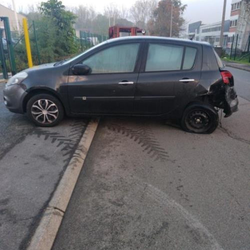 Boitier UCH RENAULT CLIO 3 Photo n°7