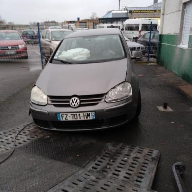 Feu arriere secondaire droit (feux) VOLKSWAGEN GOLF 5 Photo n°4