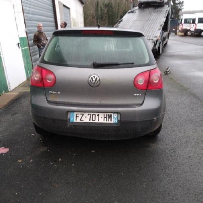 Feu arriere secondaire droit (feux) VOLKSWAGEN GOLF 5 Photo n°6