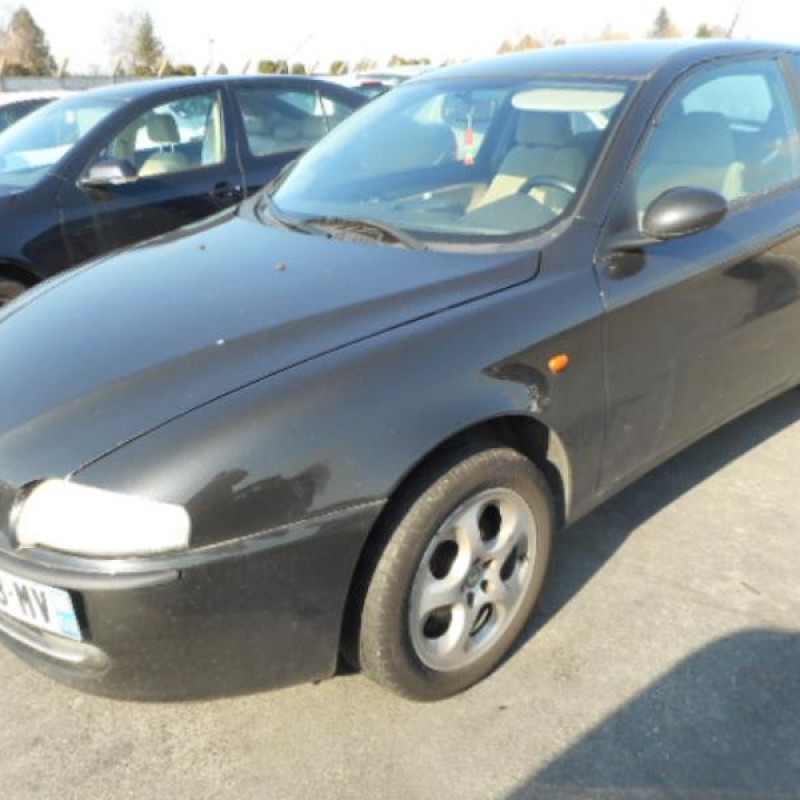 Feu arriere secondaire droit (feux) ALFA ROMEO 147 Photo n°4