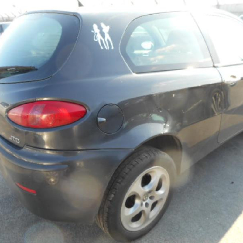 Feu arriere secondaire droit (feux) ALFA ROMEO 147 Photo n°6