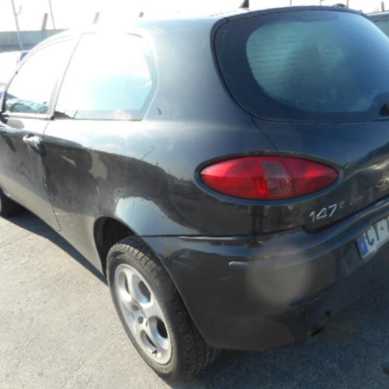 Feu arriere secondaire droit (feux) ALFA ROMEO 147 Photo n°7