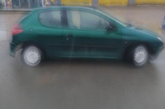 Pare boue avant gauche PEUGEOT 206